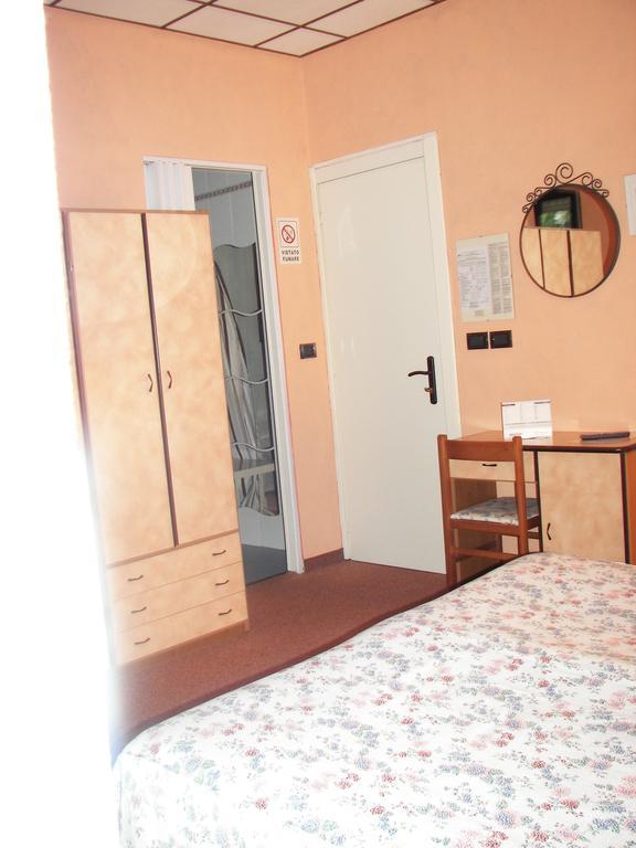 לאנצו טורינזה Albergo Sangrila חדר תמונה