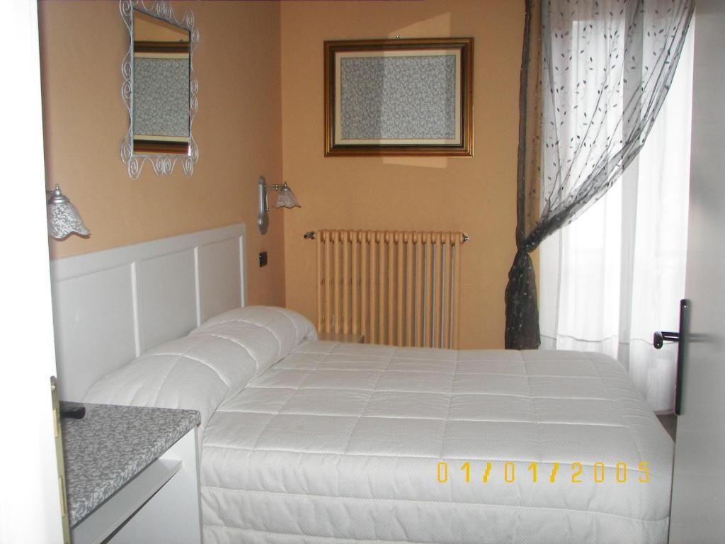 לאנצו טורינזה Albergo Sangrila חדר תמונה