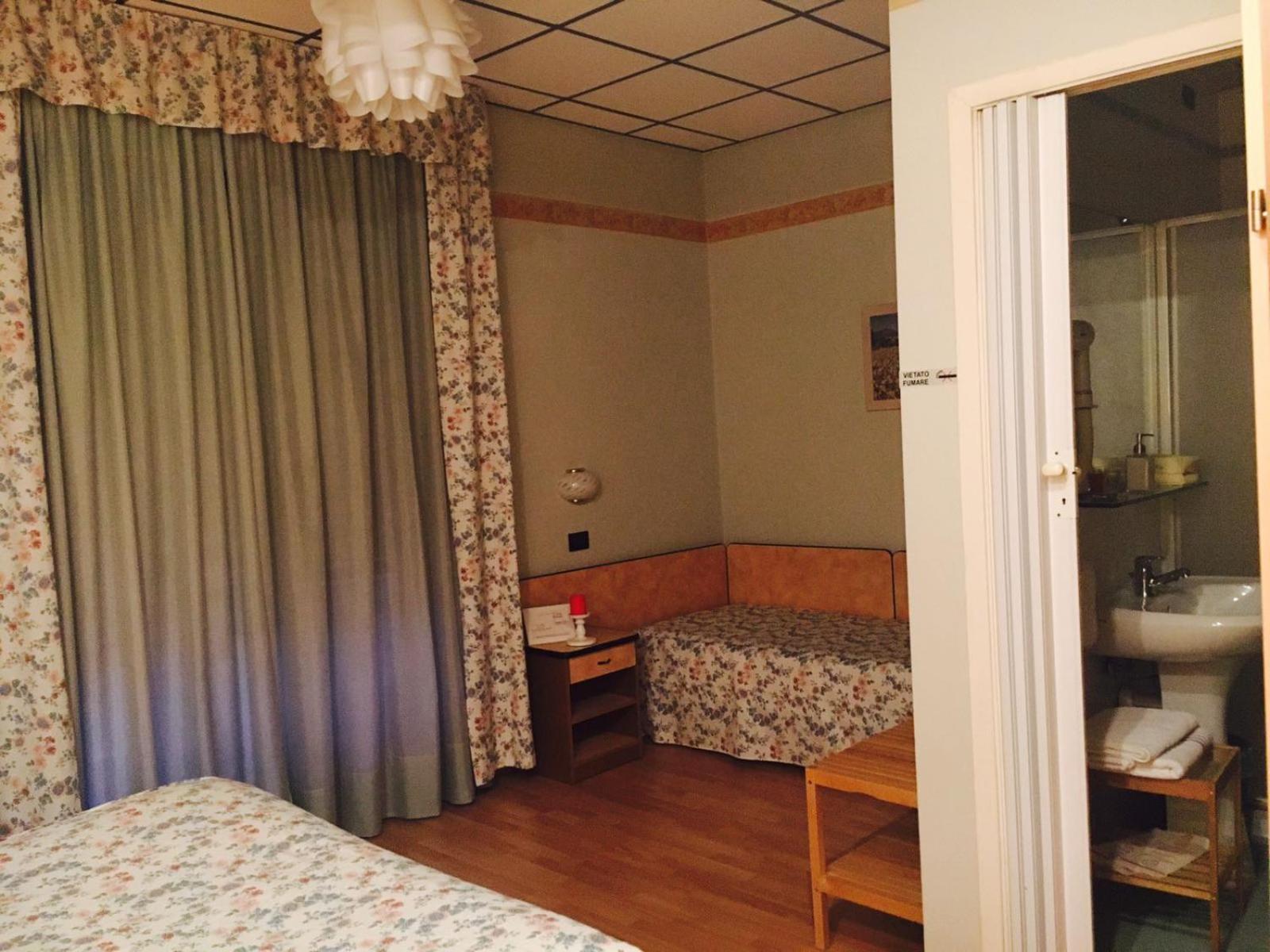 לאנצו טורינזה Albergo Sangrila חדר תמונה
