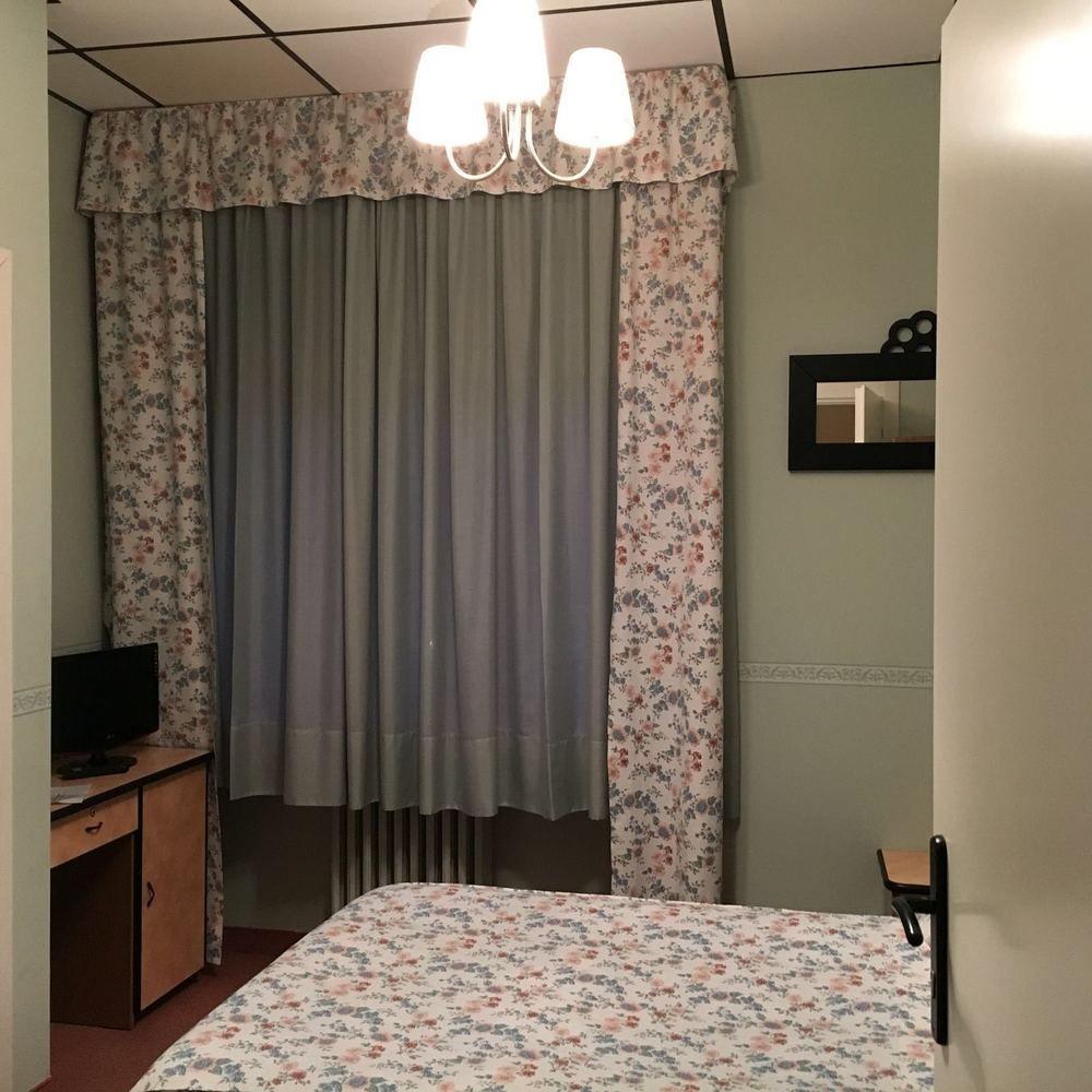 לאנצו טורינזה Albergo Sangrila מראה חיצוני תמונה
