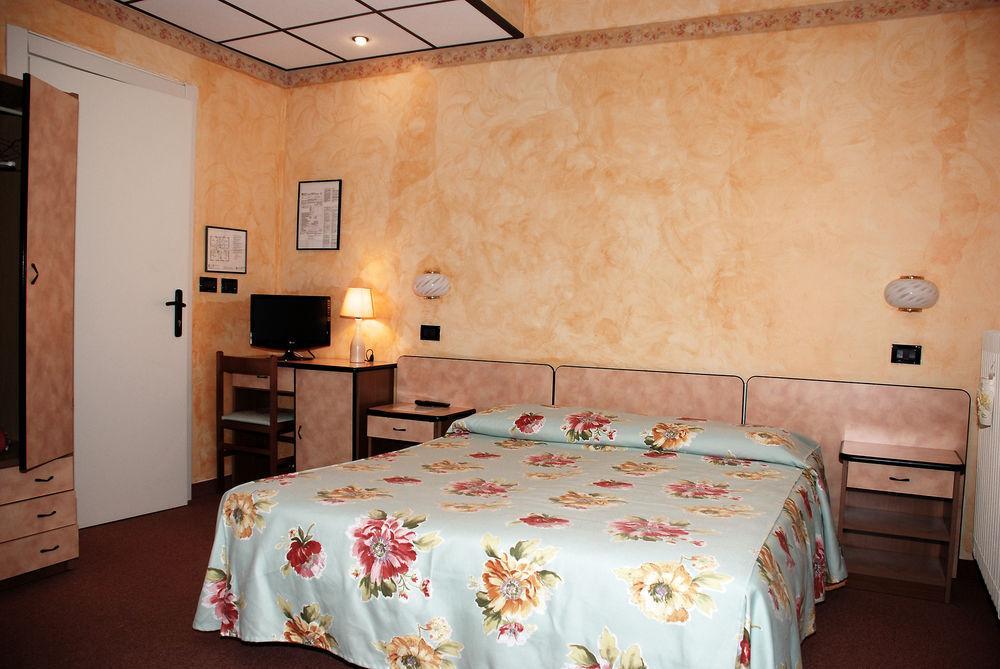 לאנצו טורינזה Albergo Sangrila מראה חיצוני תמונה