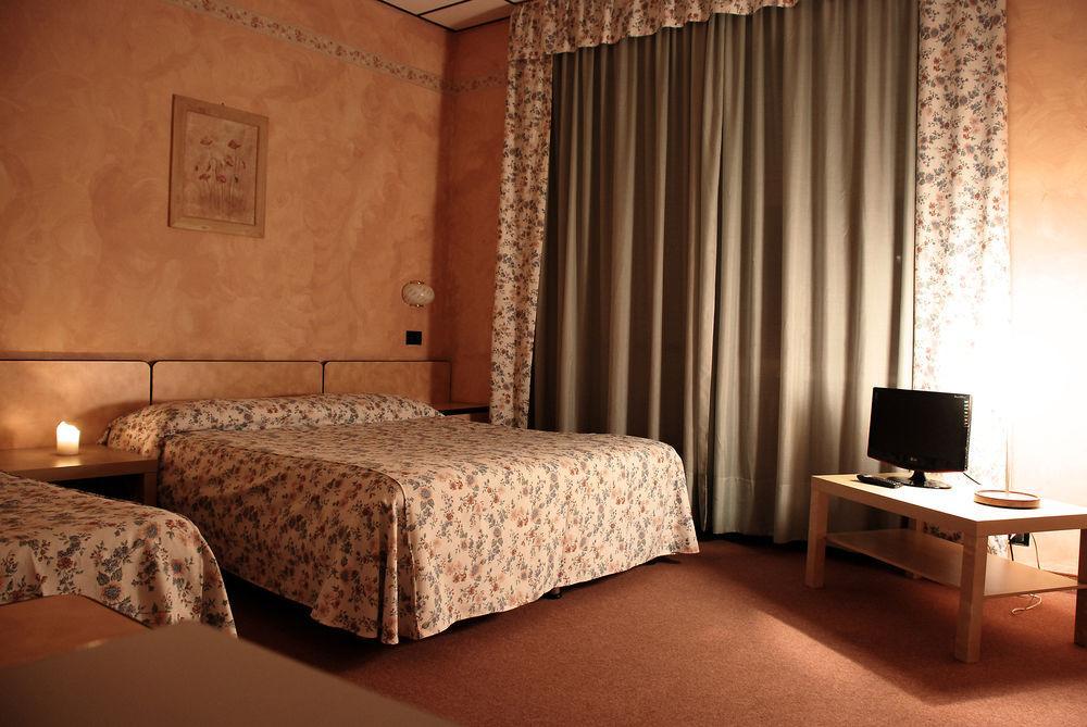 לאנצו טורינזה Albergo Sangrila מראה חיצוני תמונה
