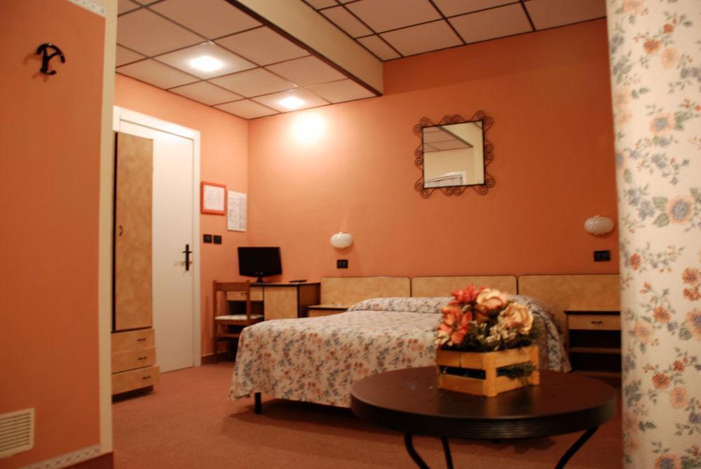 לאנצו טורינזה Albergo Sangrila מראה חיצוני תמונה