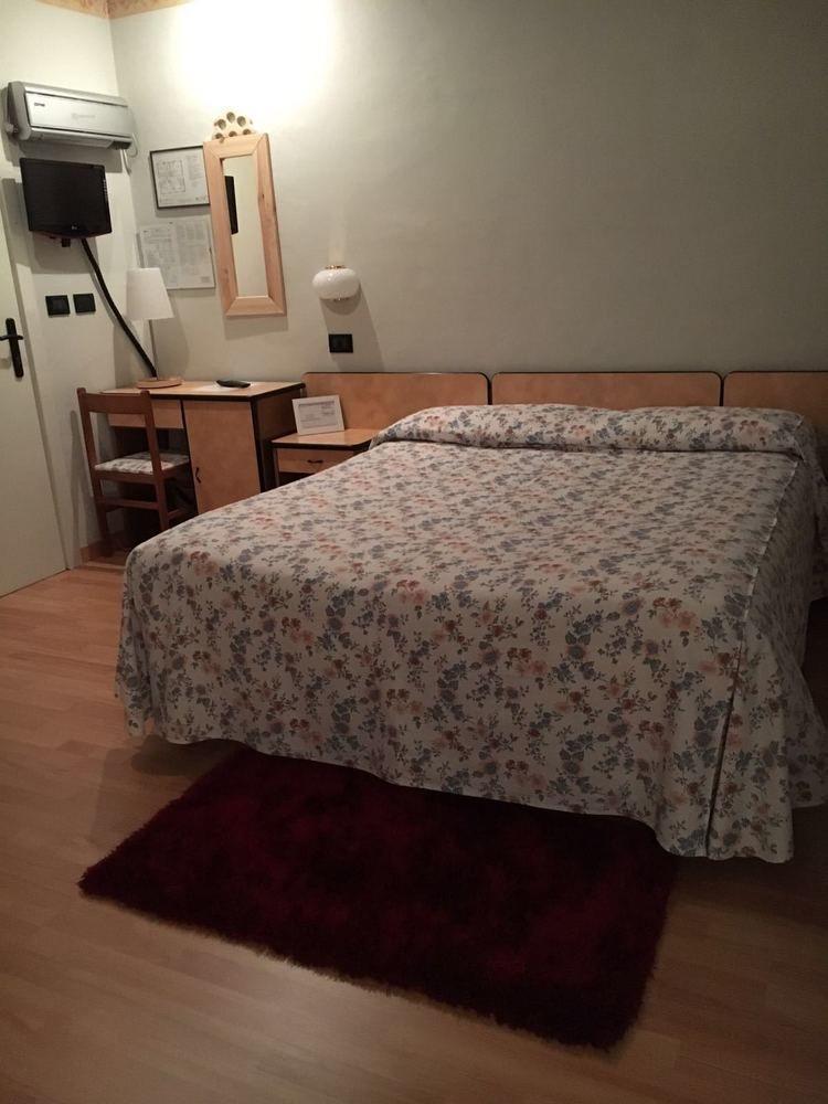 לאנצו טורינזה Albergo Sangrila מראה חיצוני תמונה