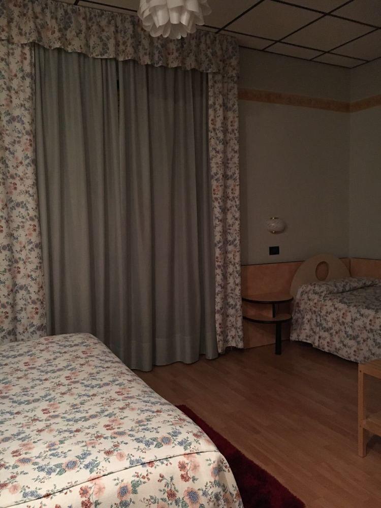 לאנצו טורינזה Albergo Sangrila מראה חיצוני תמונה